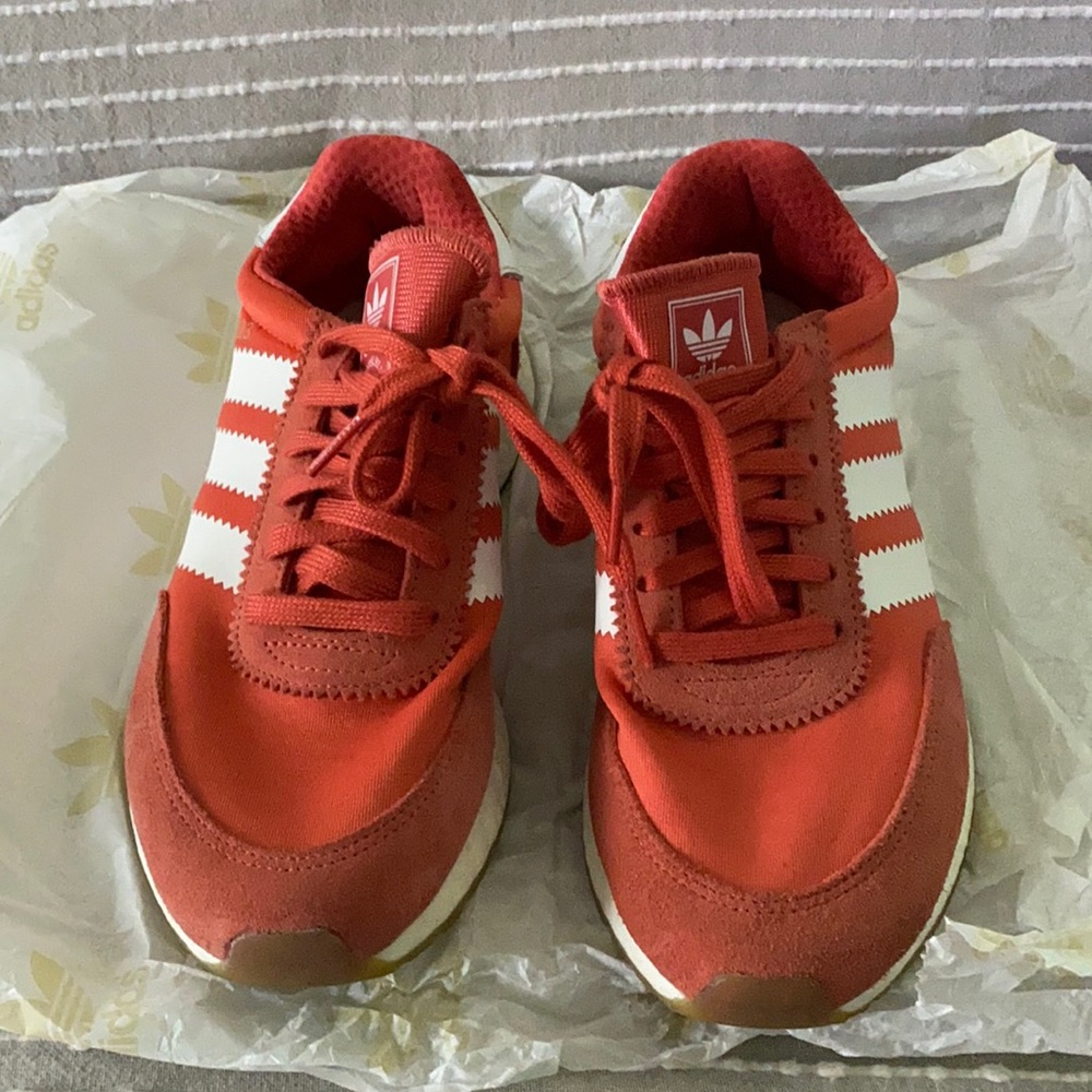 Women’s AdidasTennis Shoes Size 6 1/2